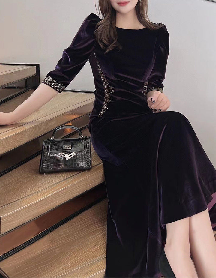 فستان سهرة مخملي مزين بخطوط بارزة – نوار