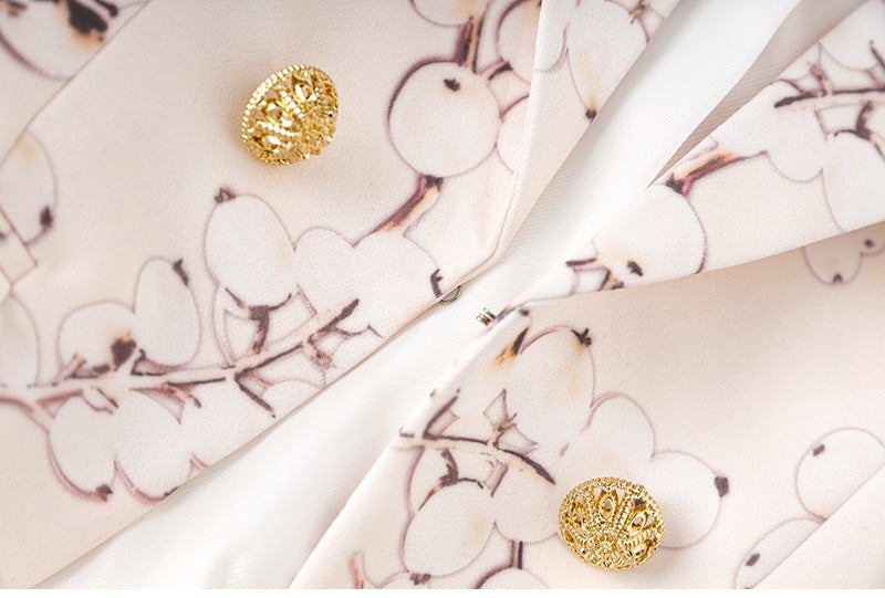 جاكيت مخملي بأزرار أمامية وحافة من الدانتيل الشفاف - صيفي