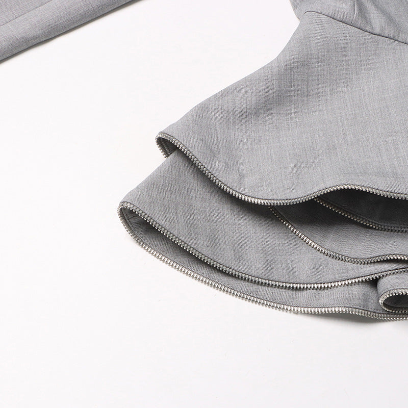 بدلة مصممة خصيصًا بأزرار ذهبية – مارون