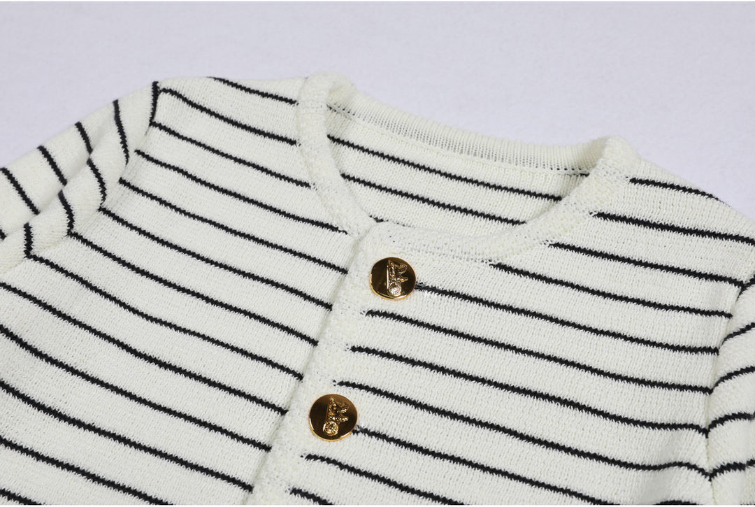 سترة محبوكة مخططة بأزرار ذهبية – ماريناكي