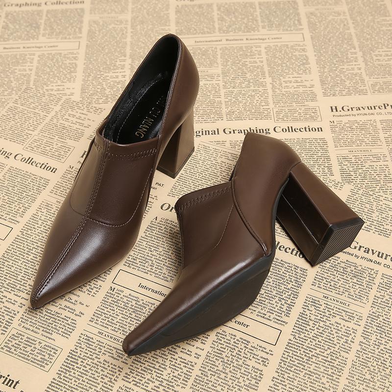 pointed toe block heel pumps with clean stitch detail – VERAZKI
