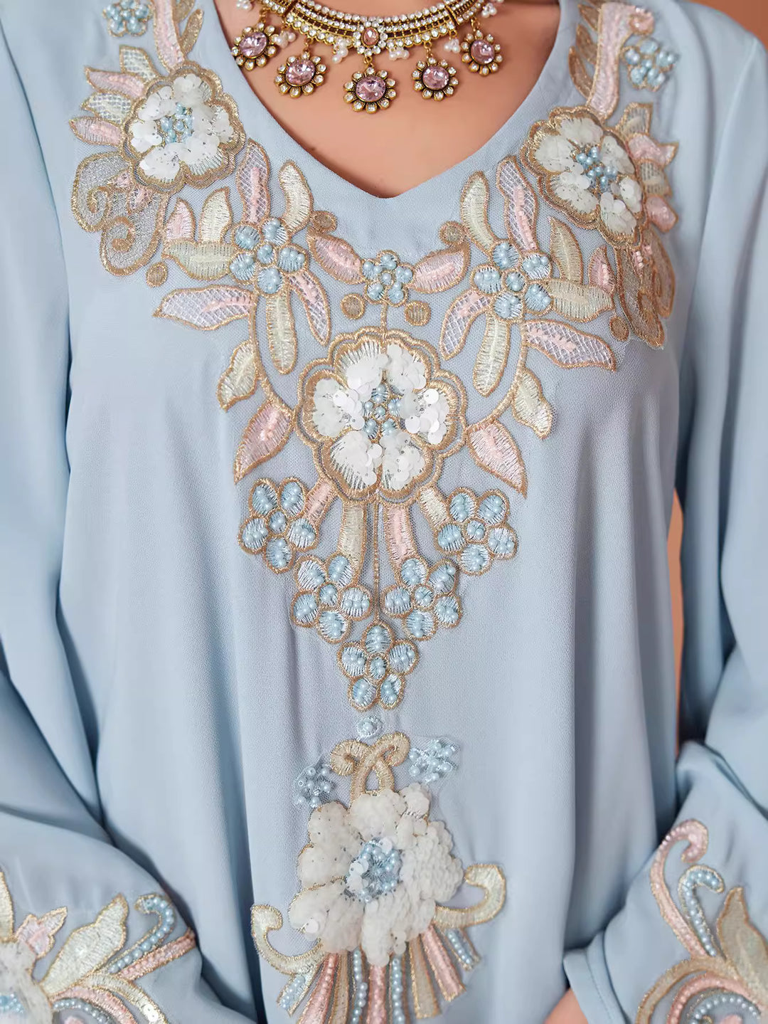 op maat gemaakte flare-pak met satijnen pofmouwen – VALENCIA 