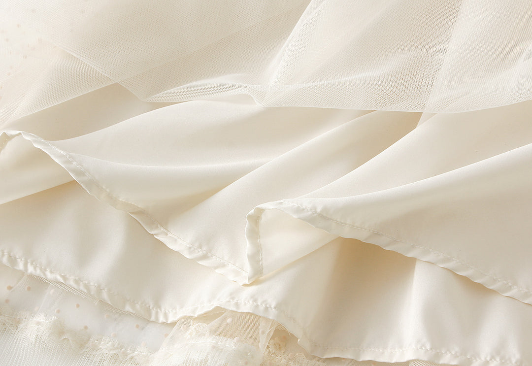 تنورة ميدي من التول المنقطة متعددة الطبقات مع حافة من الدانتيل – إليورا