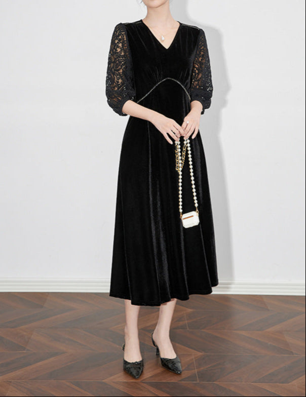 短袖中长连衣裙，配有3D花卉贴花 - BLOOMIQ 