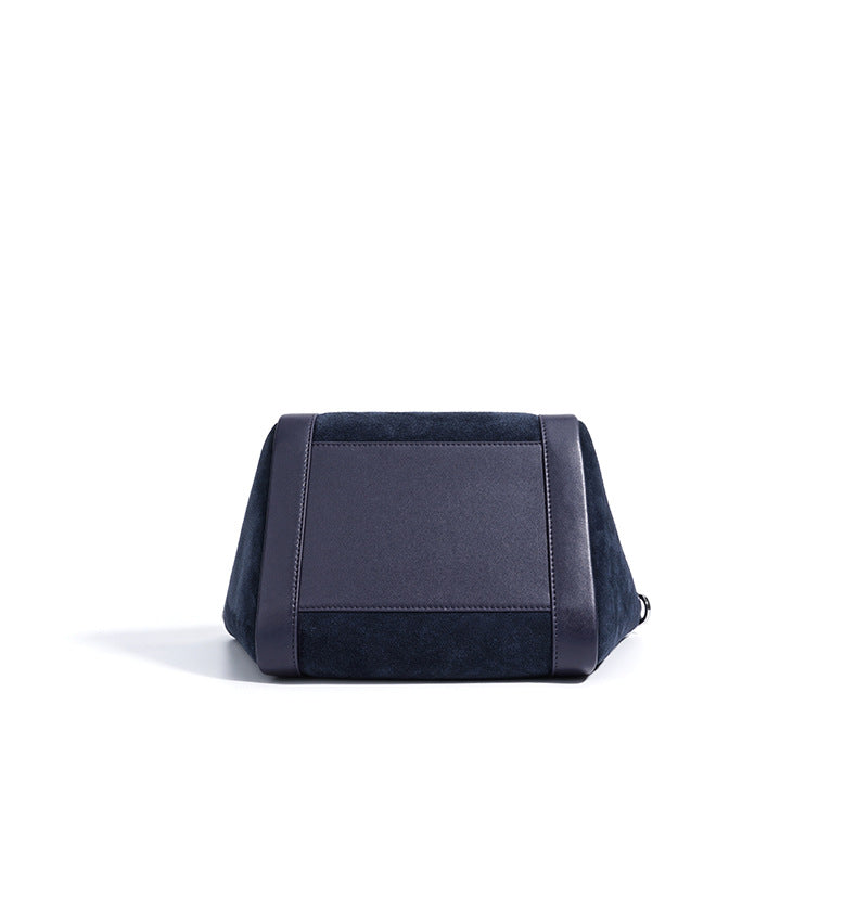 حقيبة توت من جلد الغزال مع حواف جلدية ومشبك – نويلفو