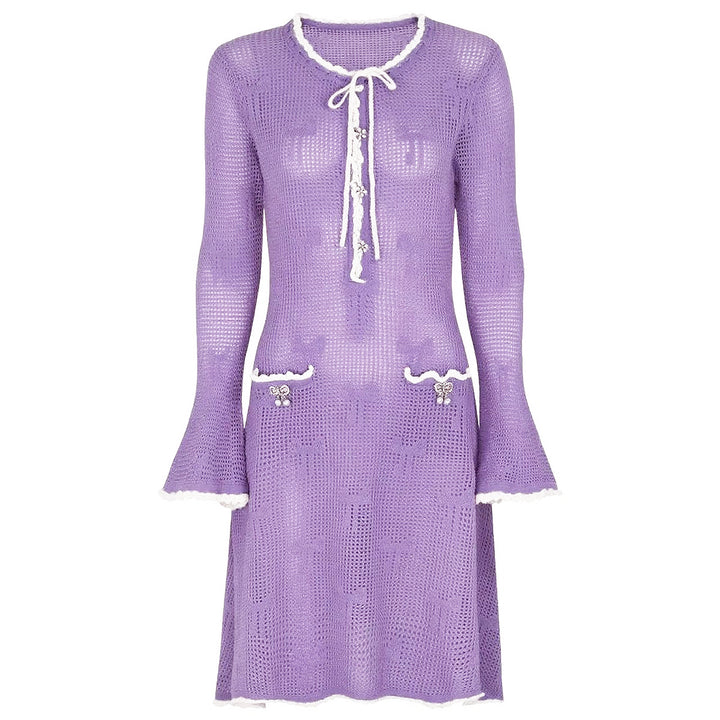 فستان كروشيه بأكمام واسعة وفتحة رقبة على شكل ربطة عنق – سيلينرتا