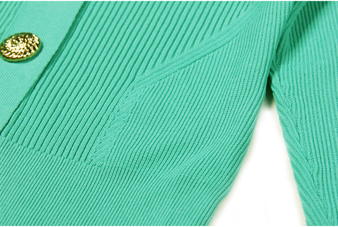 بلوزة بليزر محبوكة مضلعة مع أزرار ذهبية – سيريناب