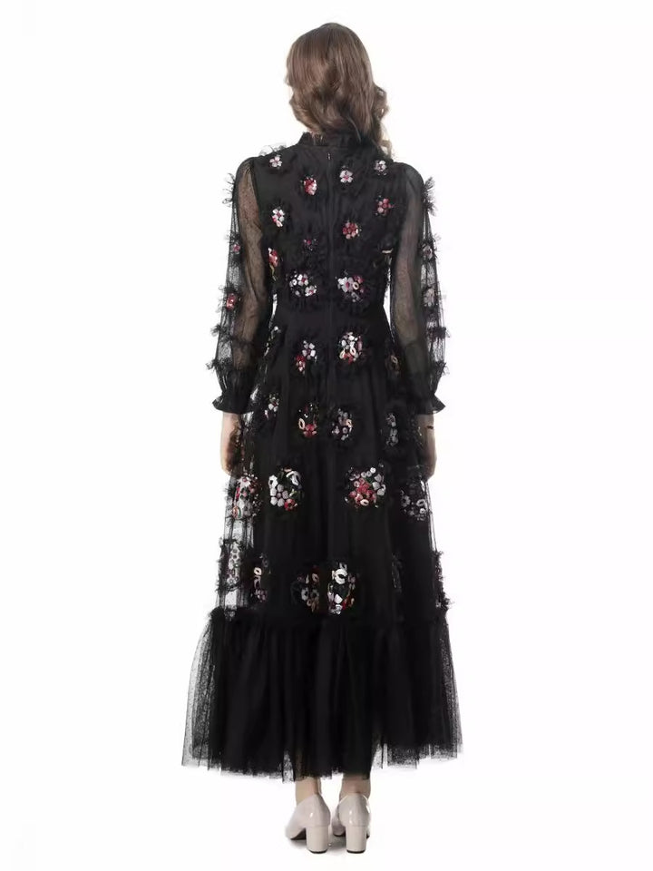 فستان من التول المطرز مع زخارف نباتية ثلاثية الأبعاد – إيلودي