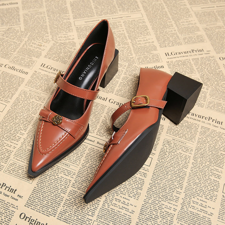 حذاء بكعب سميك مدبب مع حزام بإبزيم مزهر – أوريليافو