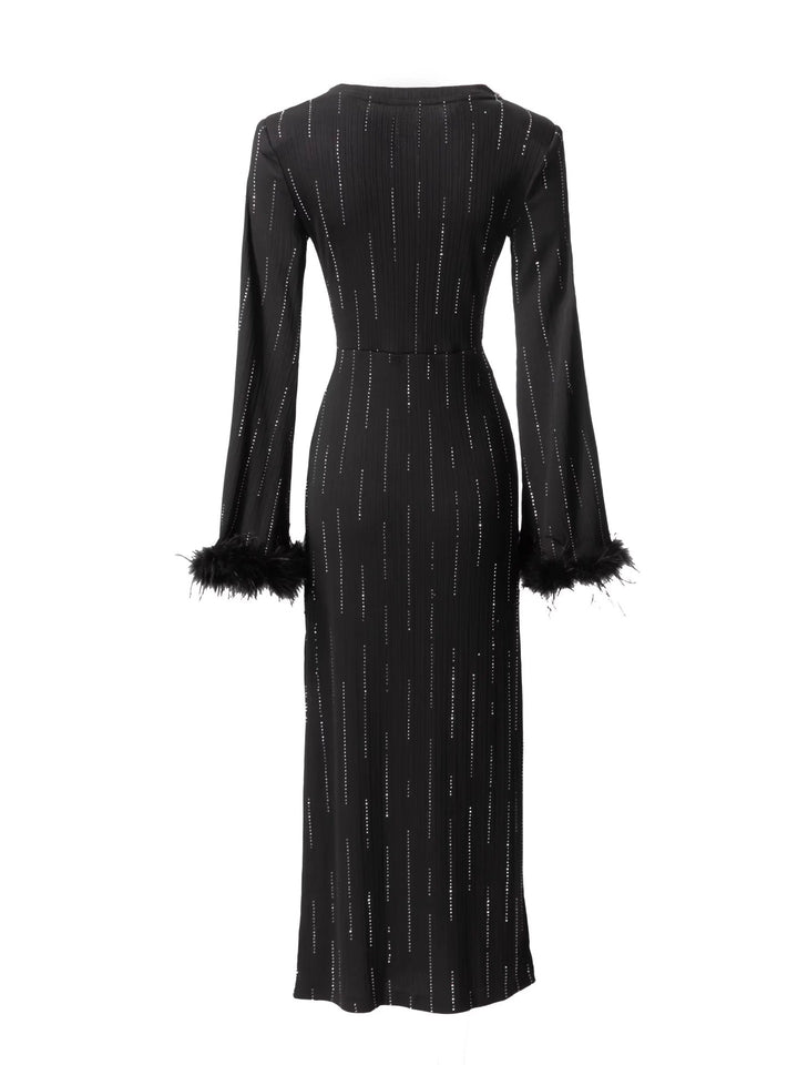 فستان مزخرف بفتحة وأكمام مزينة بالريش – فيفيانا