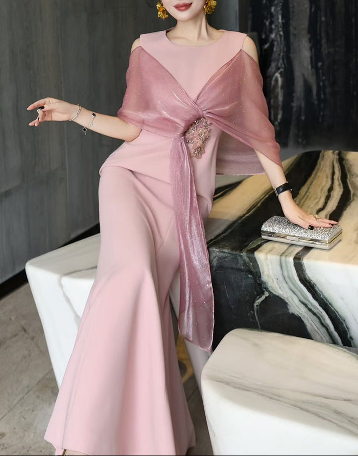 فستان مفتوح من الأمام بكتف مكشوف مع لفافة مزخرفة – روزابيلا