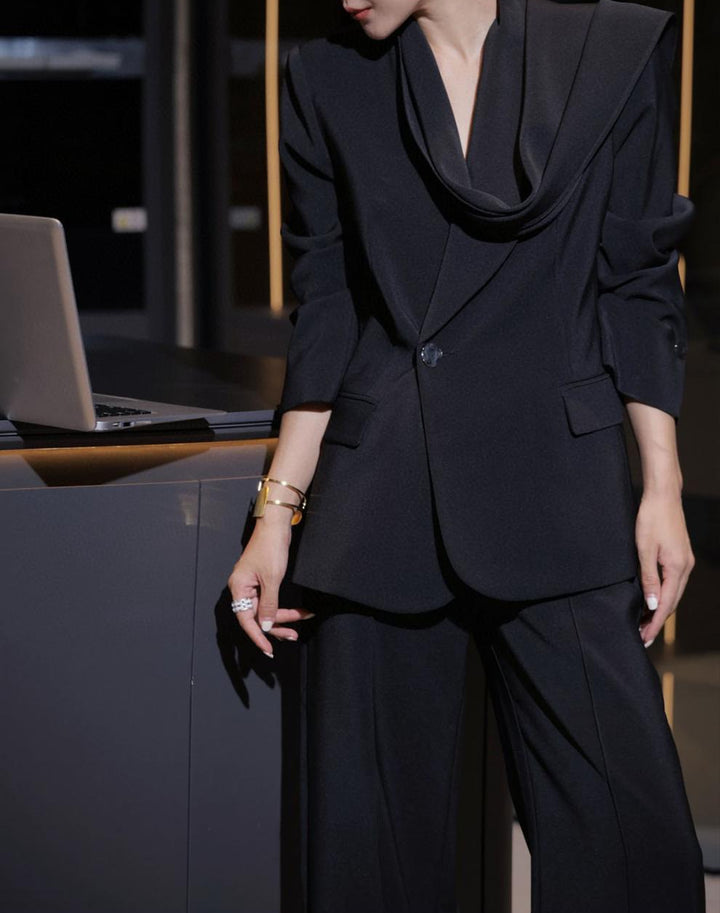 بدلة بنطلون واسعة الساق مصممة خصيصًا مع سترة ذات ياقة منسدلة - أستر