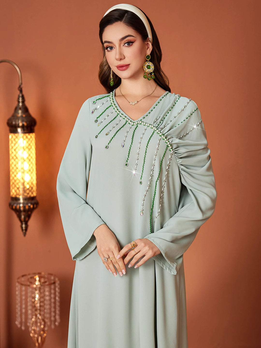 op maat gemaakte flare-pak met satijnen pofmouwen – VALENCIA 