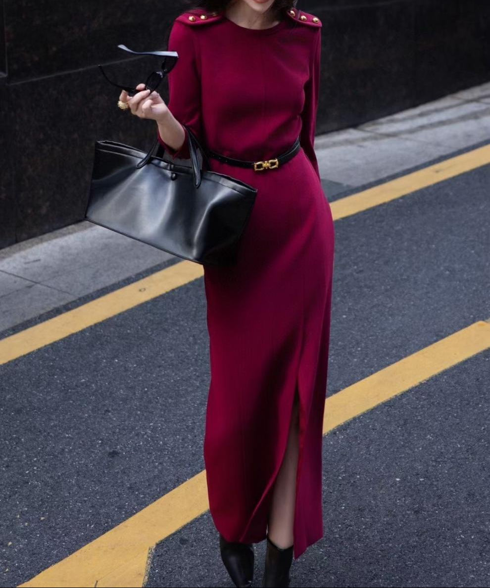 elegant shoulder-button column dress with front slit – NOIR