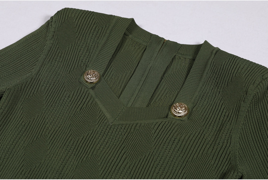 فستان متوسط ​​الطول محبوك بأكمام قصيرة وأزرار ذهبية – أورارلي