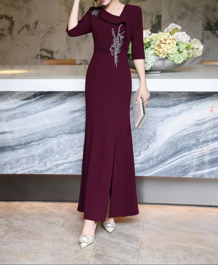 فستان حورية البحر مزين بياقة منسدلة - رويال فوشيا