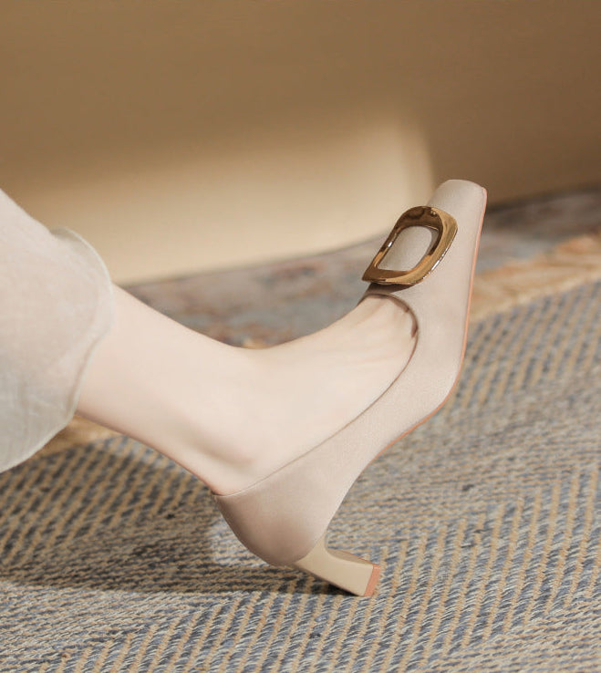 pointed-toe block heel pumps with bold buckle – DARIAWU