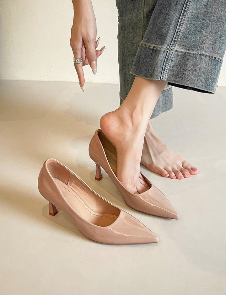 حذاء بكعب متوسط ​​ومقدمة مدببة من الجلد اللامع - لينابو