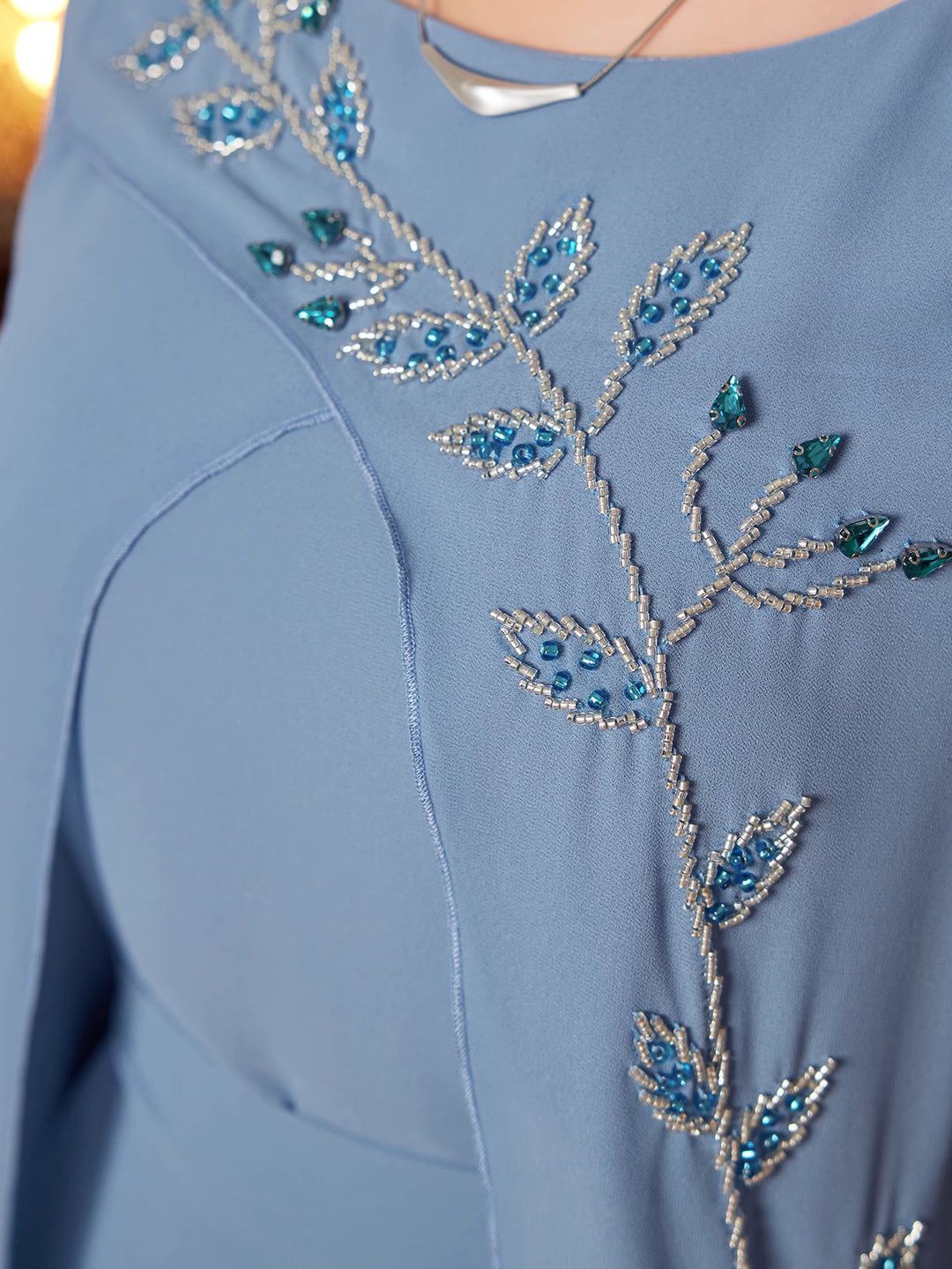 op maat gemaakte flare-pak met satijnen pofmouwen – VALENCIA 