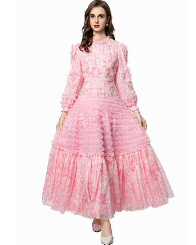 短袖中长连衣裙，配有3D花卉贴花 - BLOOMIQ 