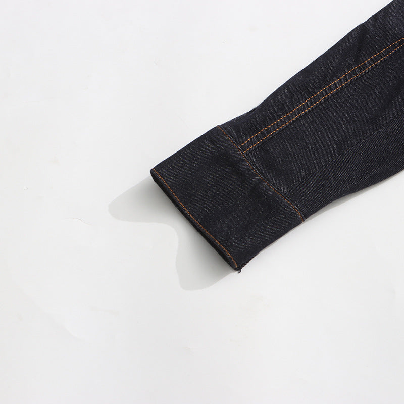 بدلة مصممة خصيصًا بأزرار ذهبية – مارون