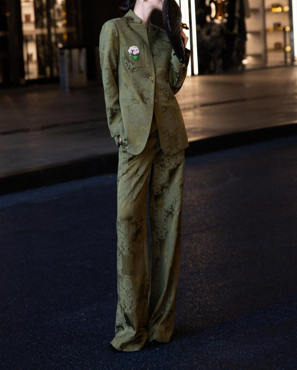 brocade tailored pantsuit with floral patch – VERDANA