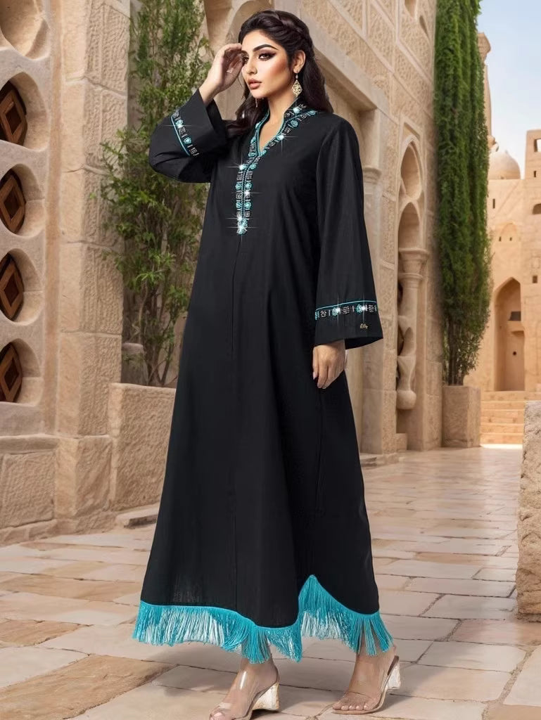 فستان ماكسي أبيض مطرز بحافة مزينة بشراشيب - أزورا