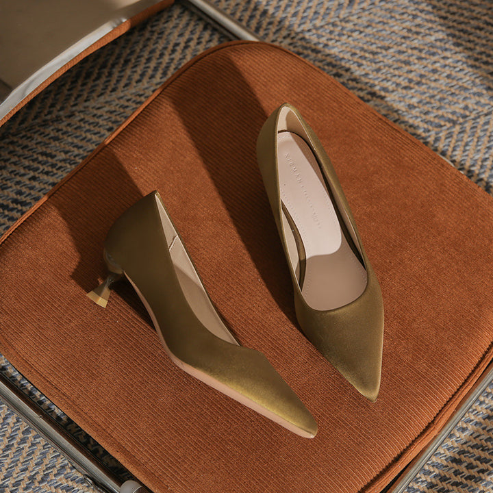 pointed-toe pumps with flared kitten heel – SERENALI