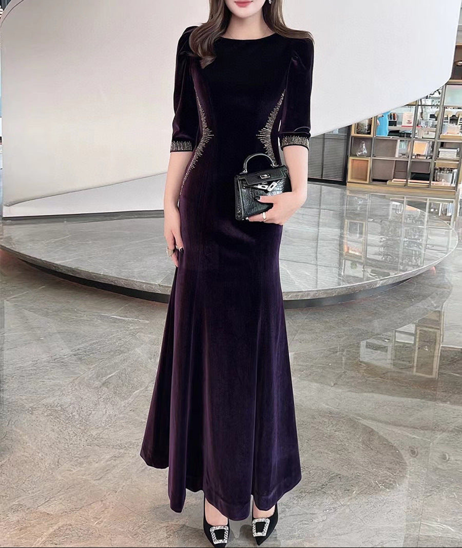 فستان سهرة مخملي مزين بخطوط بارزة – نوار