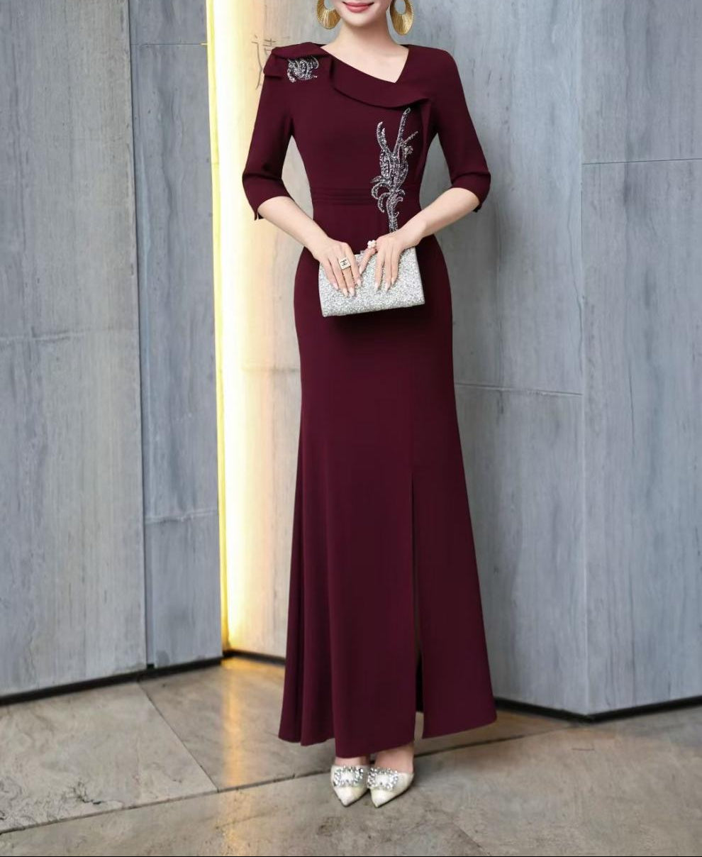 فستان حورية البحر مزين بياقة منسدلة - رويال فوشيا