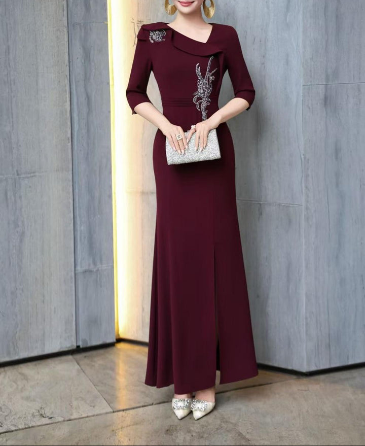 فستان حورية البحر مزين بياقة منسدلة - رويال فوشيا