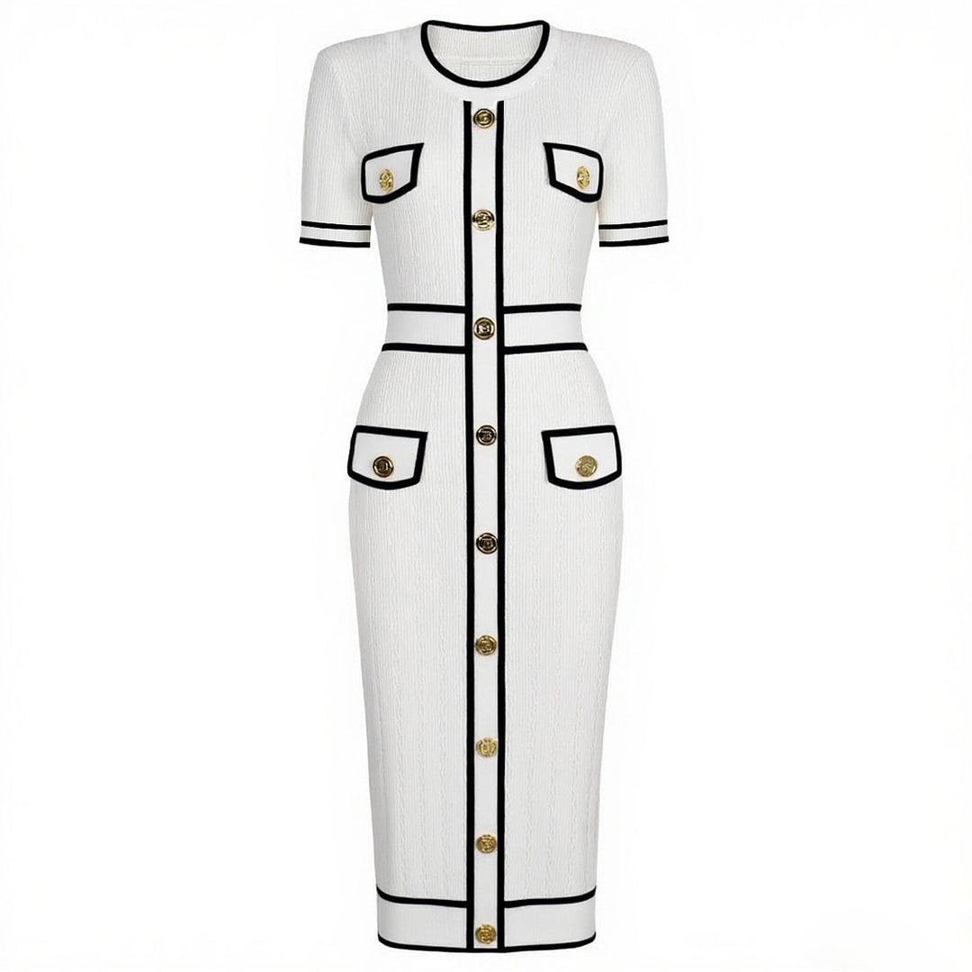 فستان محبوك بأكمام قصيرة وحواف متباينة وأزرار ذهبية – سيلينامي