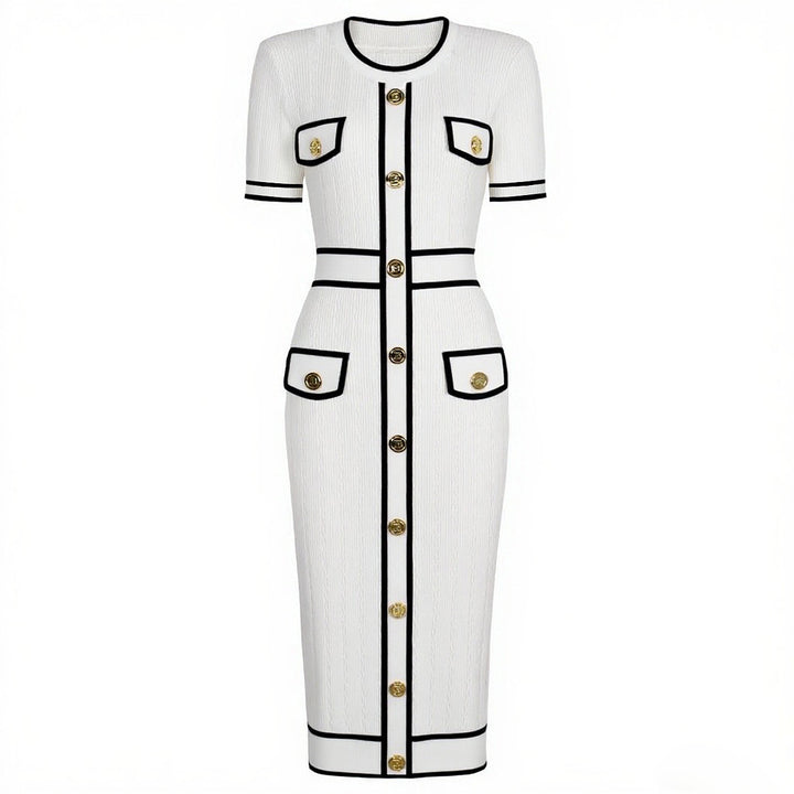 فستان محبوك بأكمام قصيرة وحواف متباينة وأزرار ذهبية – سيلينامي