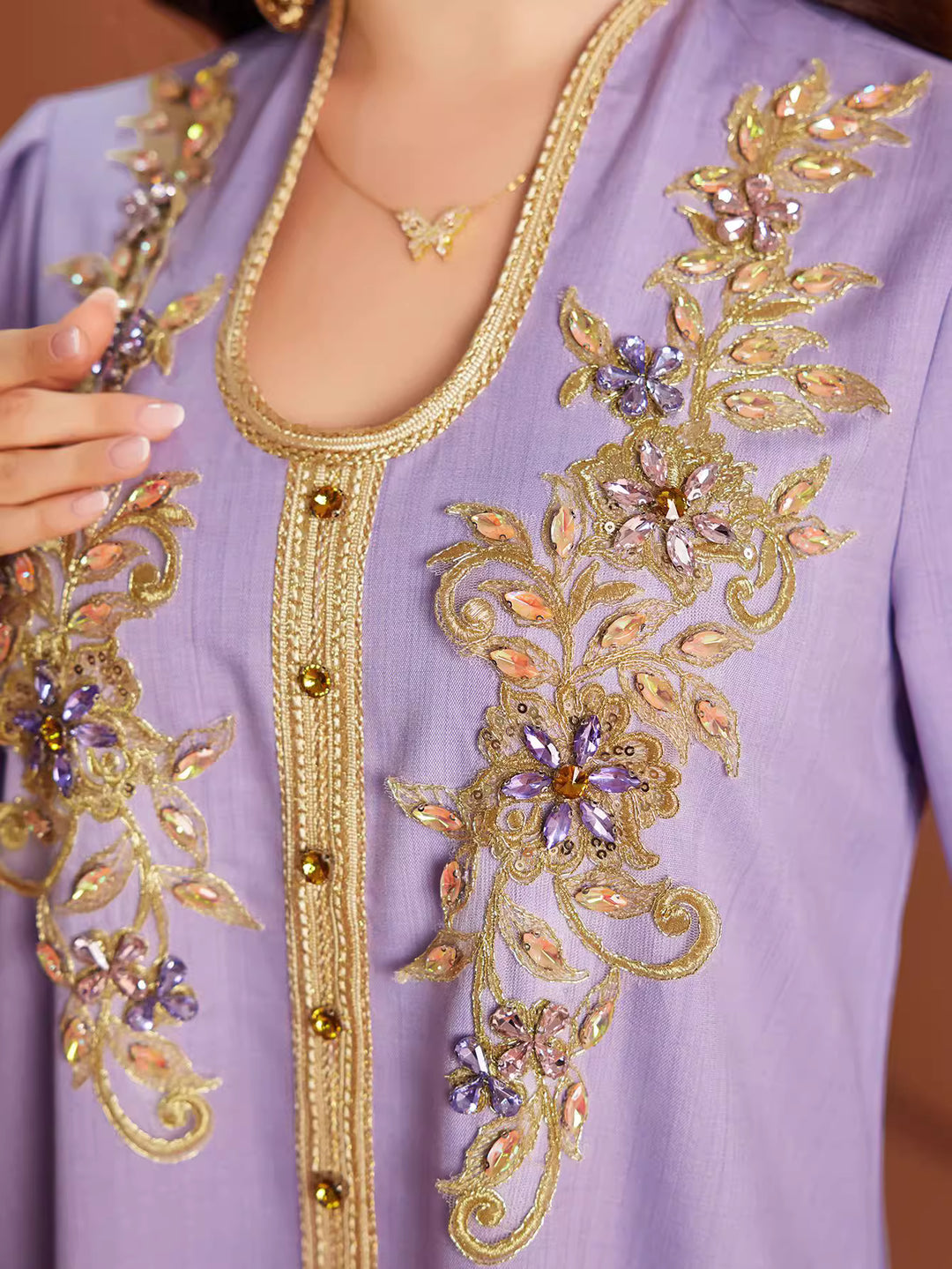 op maat gemaakte flare-pak met satijnen pofmouwen – VALENCIA 