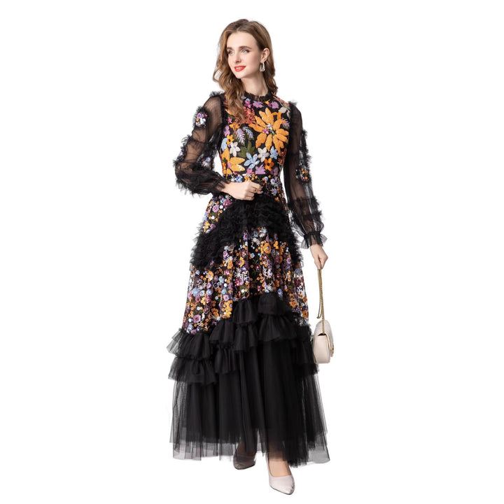 فستان مطرز بالورود مع تنورة من التول متعدد الطبقات – لافينيا