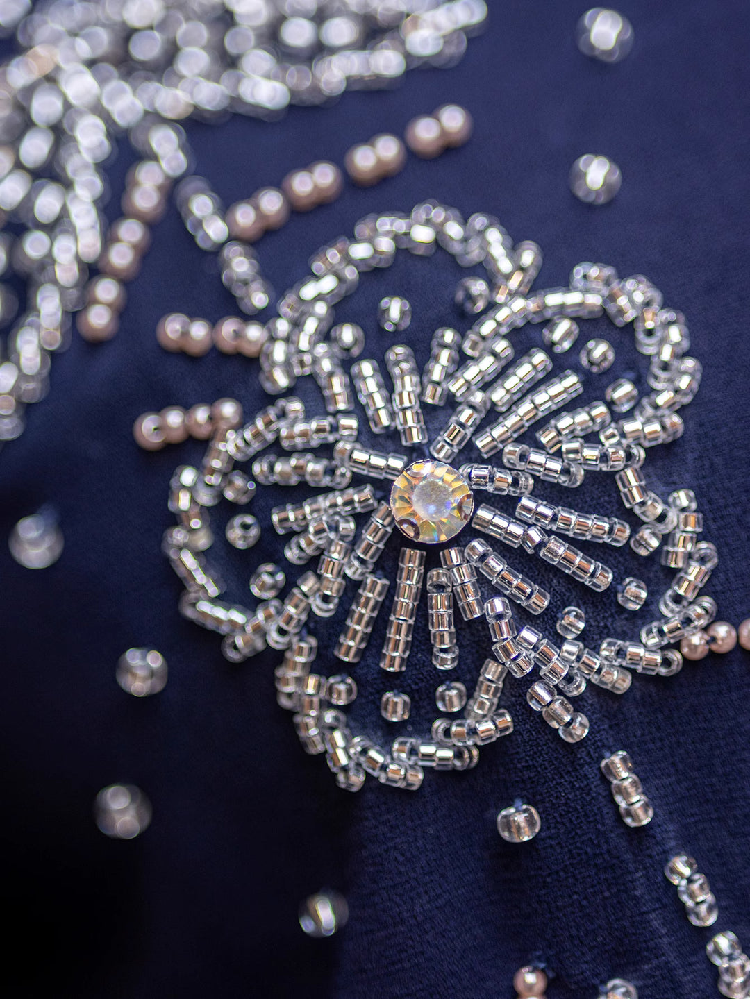 op maat gemaakte flare-pak met satijnen pofmouwen – VALENCIA 