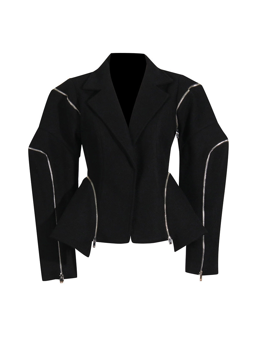 بليزر أنيق ذو تصميم محكم وتفاصيل بسحاب مع قصة مصممة بدقة - بوميفا