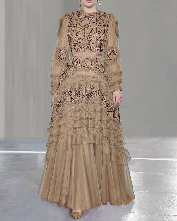 فستان من التول المكشكش مع تطريز هندسي بالخرز – دنيا