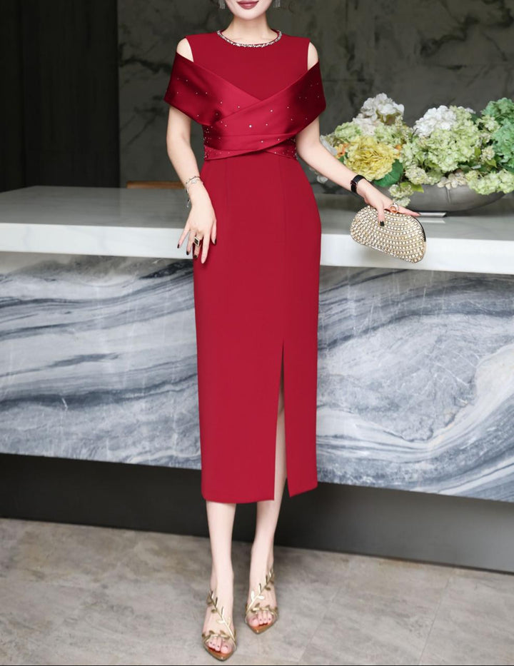 فستان عمودي مكشوف الكتفين مع درابزين من الساتان – روبينا