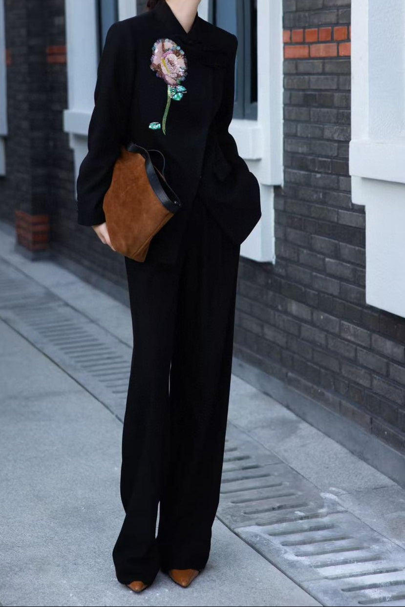 سترة سوداء مصممة بتطريز زهور بالترتر – أرليت