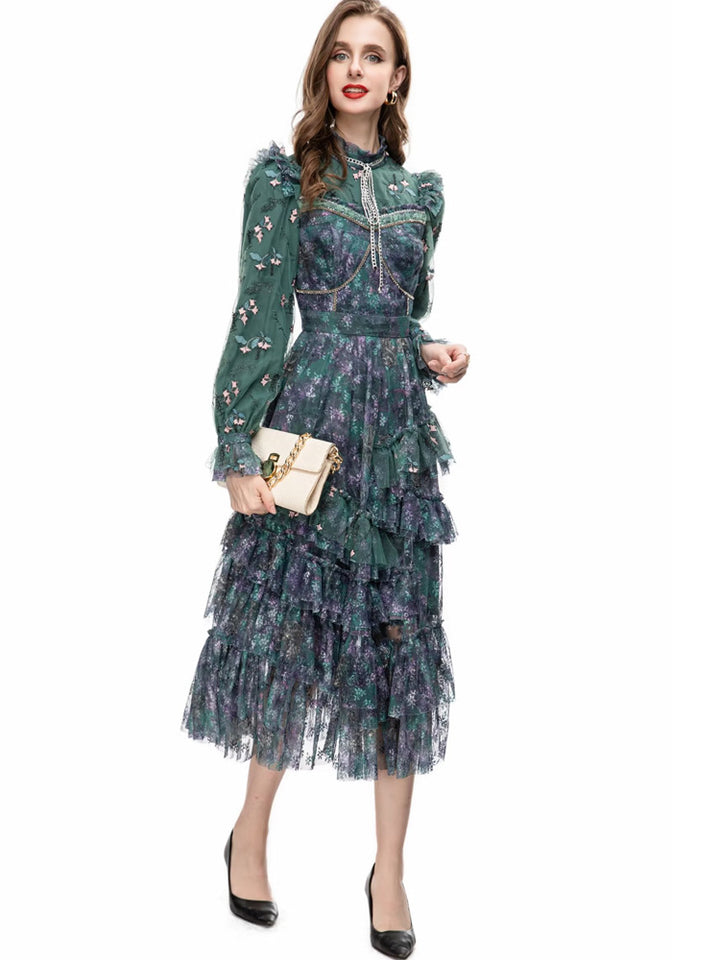 فستان من الدانتيل متعدد الطبقات مزين بالزهور مع حواف مكشكشة – فيوريلا