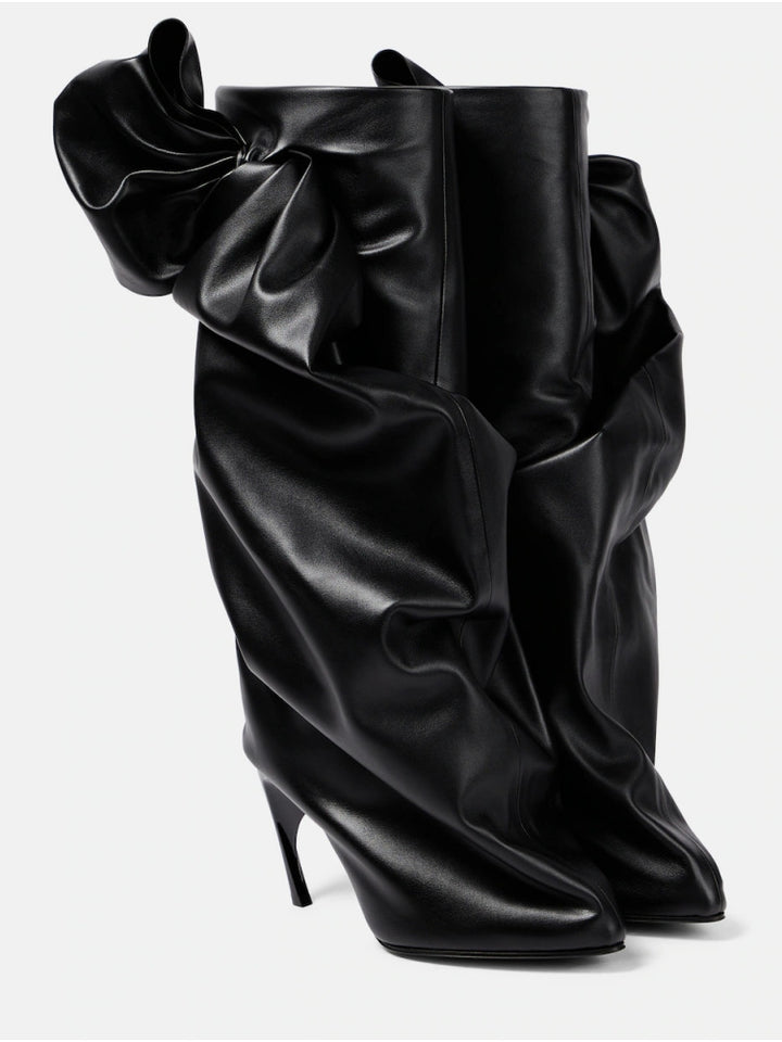 حذاء بكعب عالٍ من الجلد المترهل مع فيونكة كبيرة الحجم – نوير