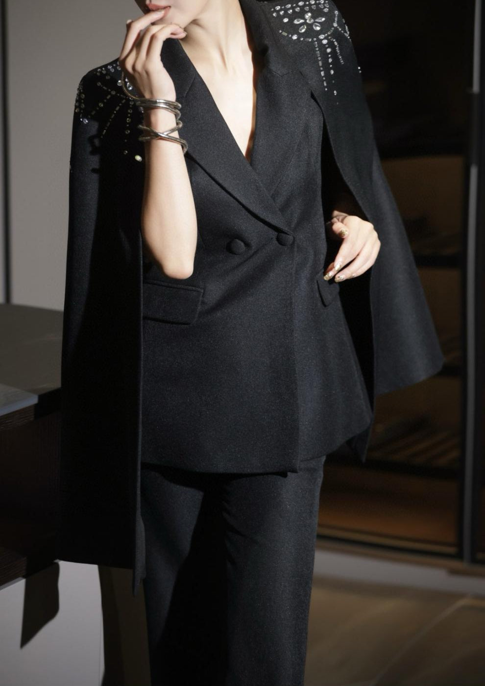 طقم بدلة مصممة بكتف مكشوف - فيرا