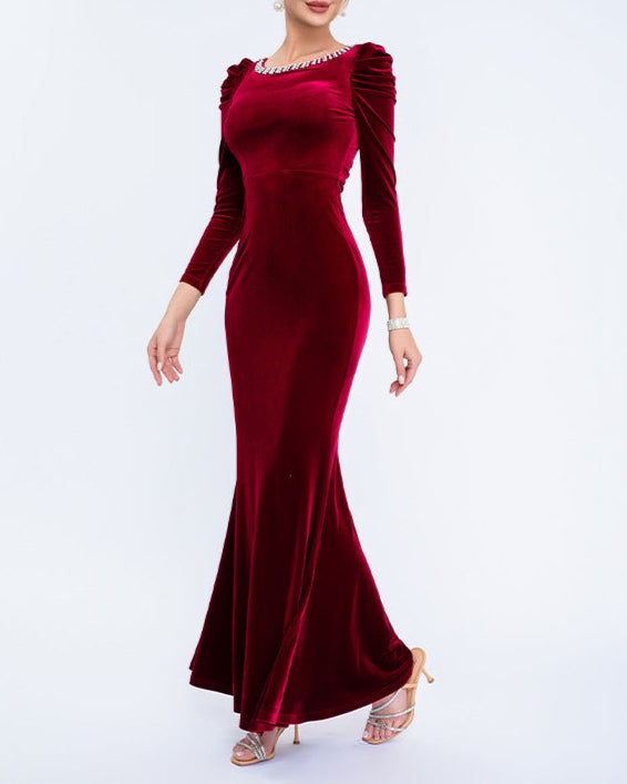 فستان مخملي بأكمام طويلة ورقبة مزينة – مارسيلان