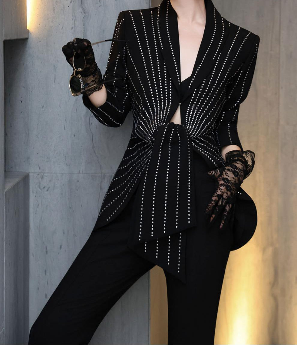 سترة ببلوم مزخرفة مع بنطلون واسع – نوير