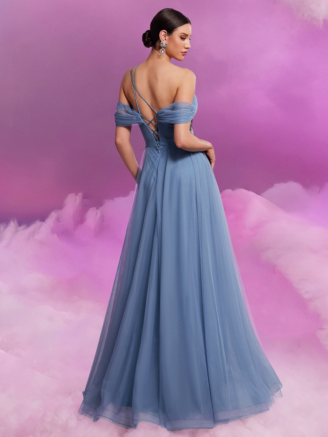 فستان تول مكشوف الكتفين مع صدّة من الترتر – سكاي ميوز