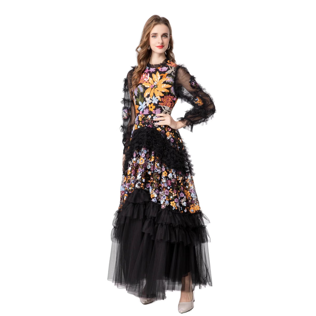 فستان مطرز بالورود مع تنورة من التول متعدد الطبقات – لافينيا