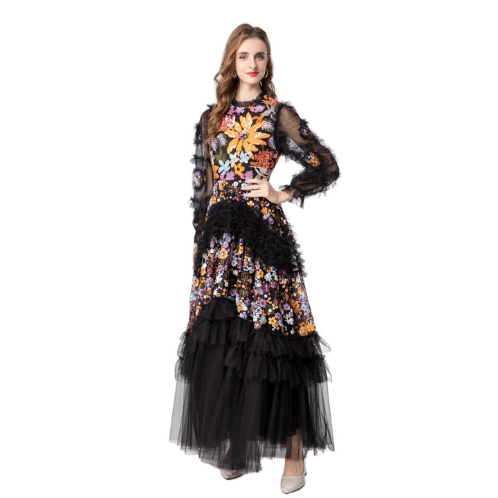 فستان مطرز بالورود مع تنورة من التول متعدد الطبقات – لافينيا