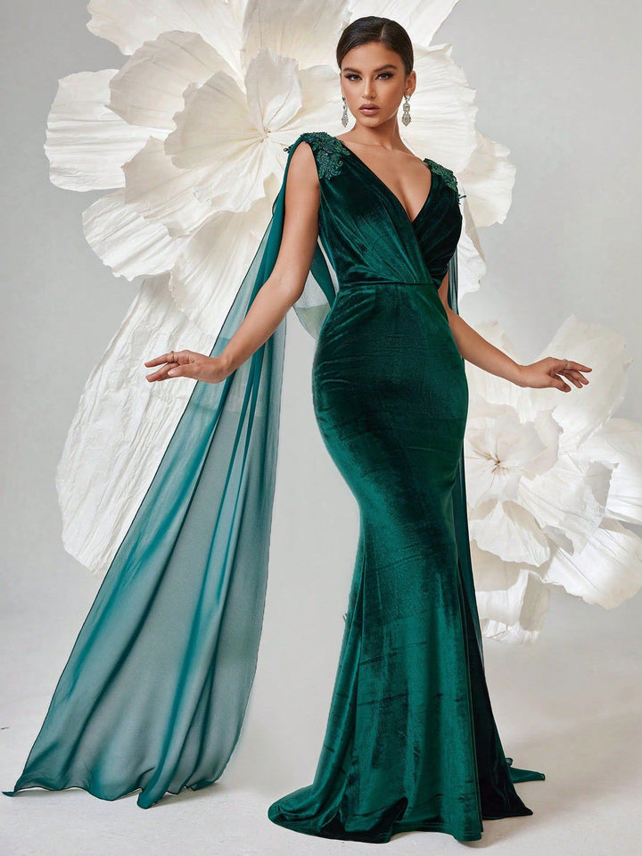 فستان حورية البحر مع تفاصيل عباءة على الكتف – إليسيا