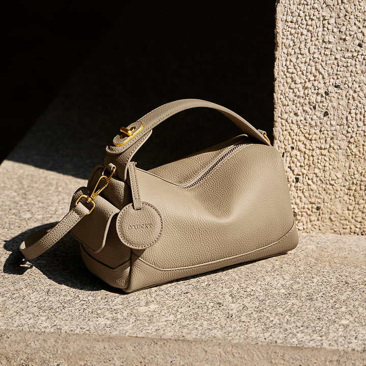 geweven rieten draagtas met dubbele leren handvatten – LÉONIE 